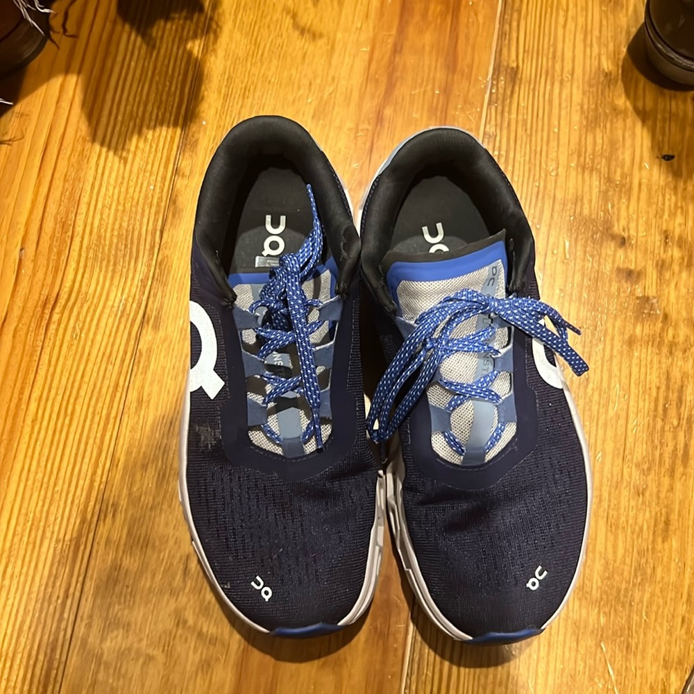 On Cloud Cloudmonster tennis shoes. Women’s size 8. Lightly worn.